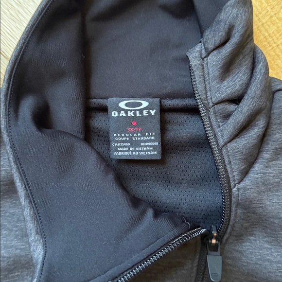 Black and Gray Sleeveless Zip-Up Vest by Oakley size XS - Picture 2 of 9